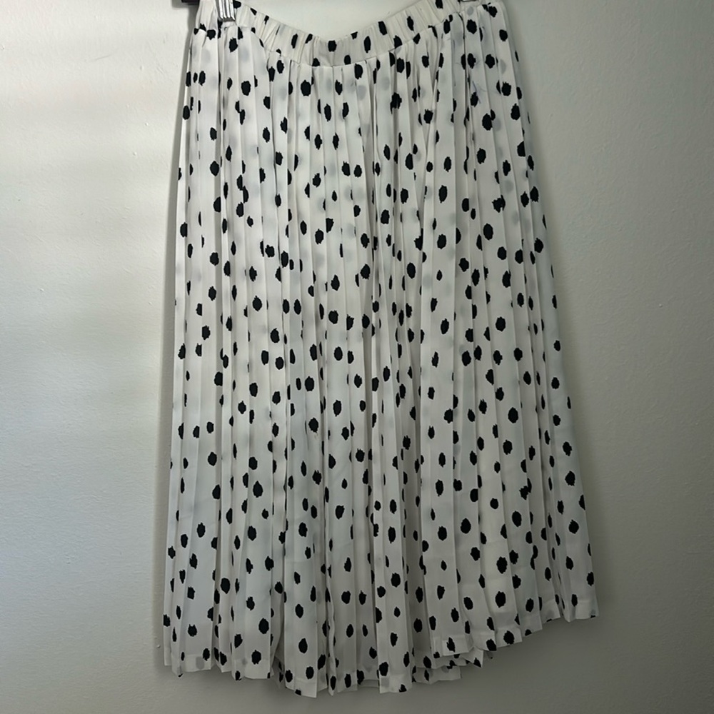 Banana Republic| pleated skirt off white size S